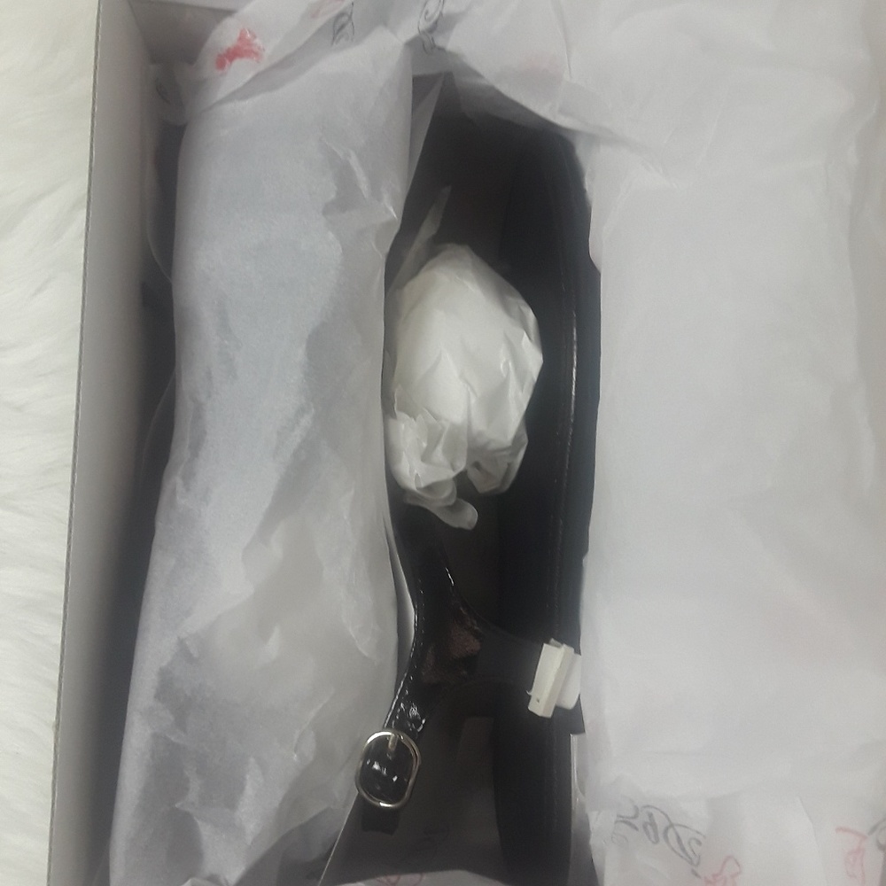 🆕️5⭐PRICE FIRM Black Faux Leather sandals - Picture 6 of 7